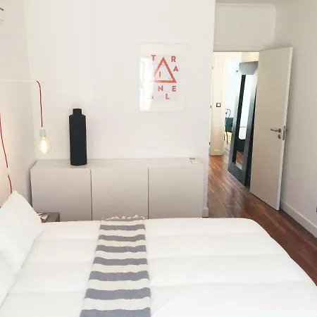 Apartment Apt Lumineux Terrasse Principe Real Lissabon