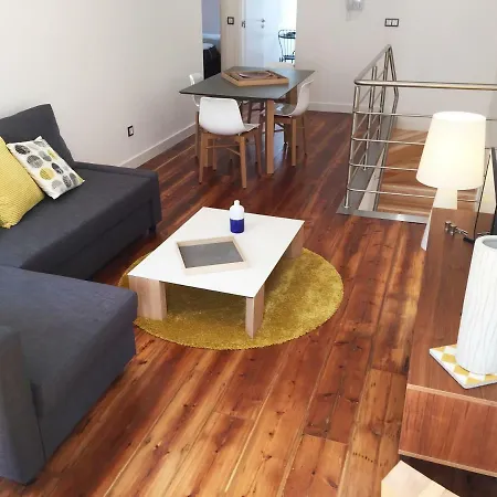 Apartment Apt Lumineux Terrasse Principe Real Lissabon